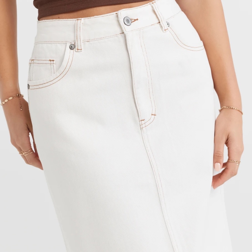 NWT Women’s Levi’s Off White Midi Denim Cargo Skirt Size 29